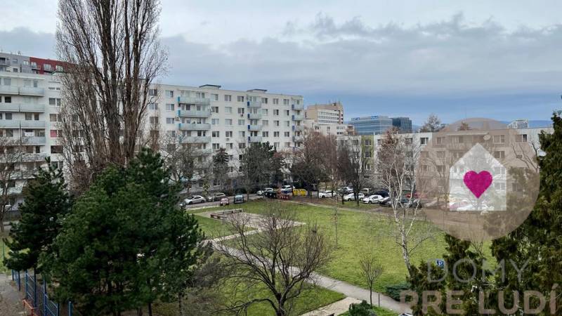 BA/RUŽINOV- 3 bedroom apartment for rent with a balcony and loggia 