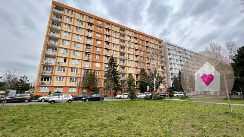 BA/RUŽINOV- 3 bedroom apartment for rent with a balcony and loggia 