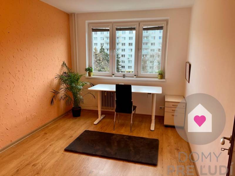 BA/RUŽINOV- 3 bedroom apartment for rent with a balcony and loggia 