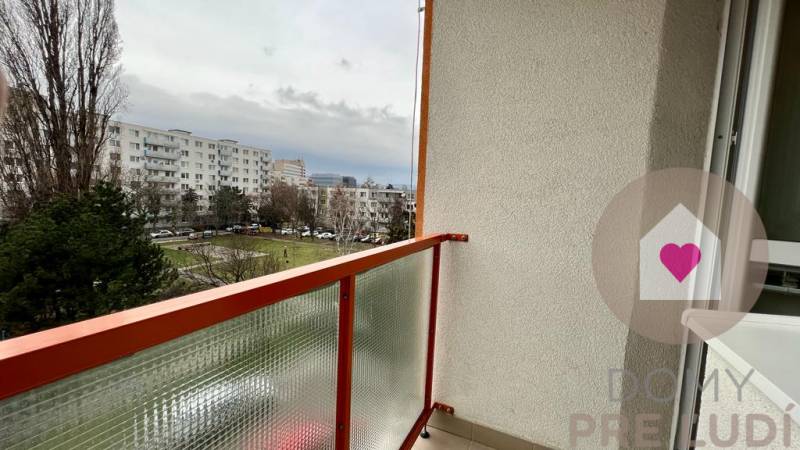 BA/RUŽINOV- 3 bedroom apartment for rent with a balcony and loggia 
