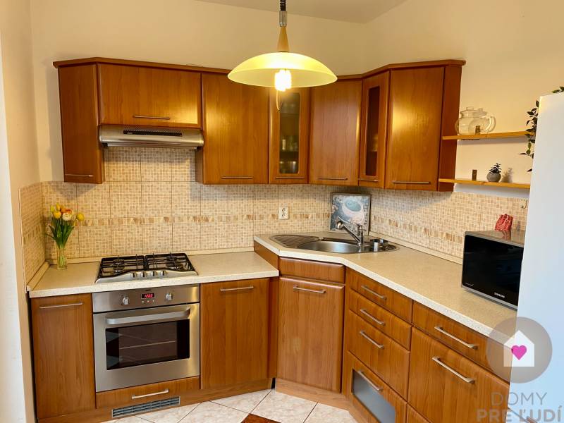 BA/RUŽINOV- 3 bedroom apartment for rent with a balcony and loggia 