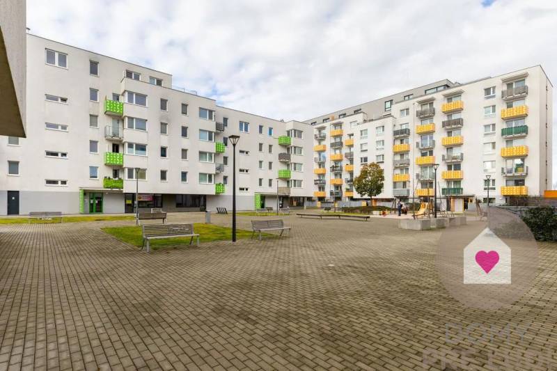 BA/IV-Rent of a furnished 2-room apartment with a balcony and parking 