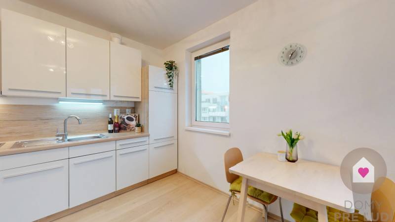 BA/IV-Rent of a furnished 2-room apartment with a balcony and parking 