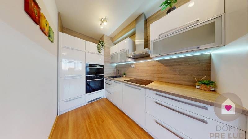 BA/PETRŽALKA-Rent 2 bedroom flat with balcony only 5 min from Draždiak