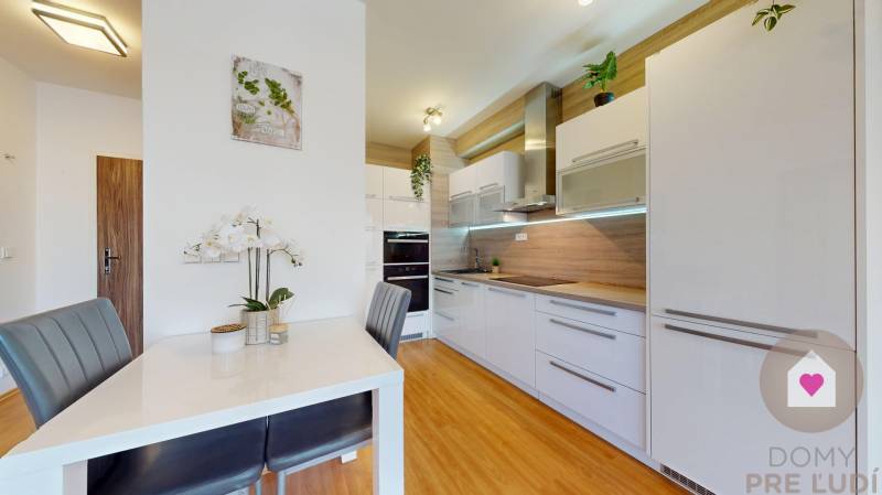 BA/PETRŽALKA-Rent 2 bedroom flat with balcony only 5 min from Draždiak