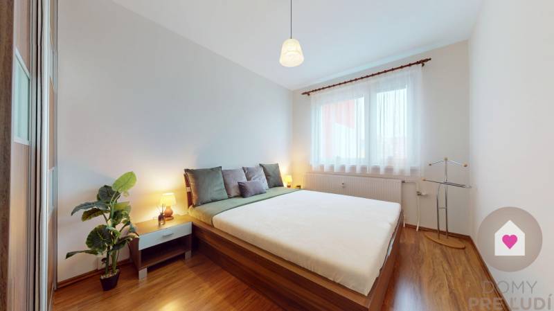 BA/PETRŽALKA-Renovated and furnished 3-room apartment with a balcony