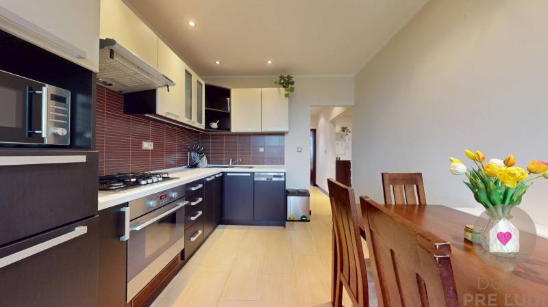 BA/PETRŽALKA-Renovated and furnished 3-room apartment with a balcony