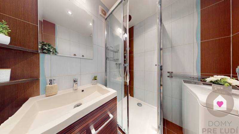 BA/PETRŽALKA-Renovated and furnished 3-room apartment with a balcony