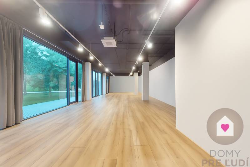 NIVY/JARABINKY - commercial space on the pedestrian zone for rent