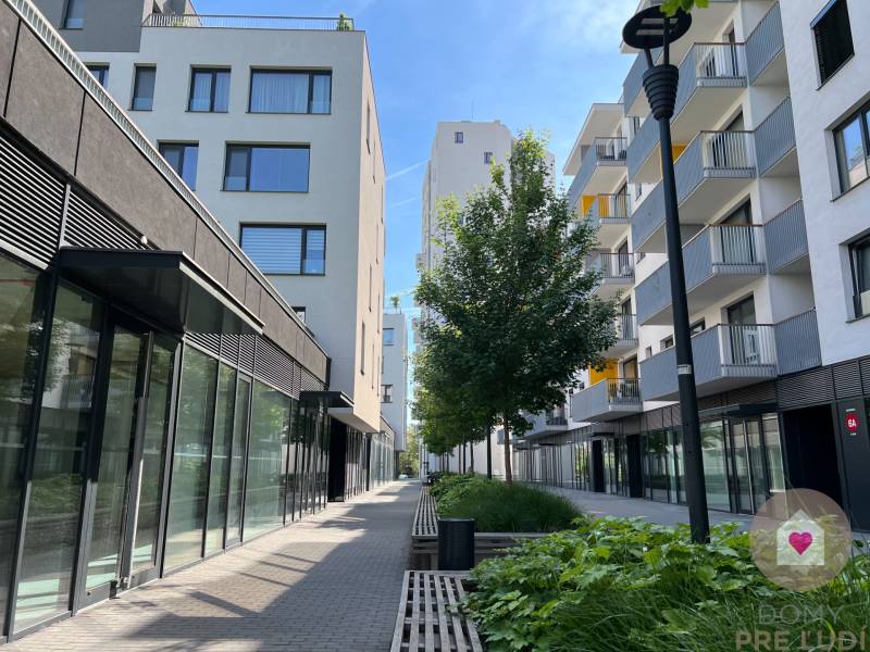 NIVY/JARABINKY - commercial space on the pedestrian zone for rent