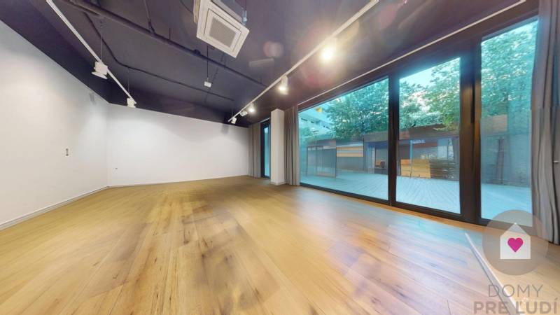 NIVY/JARABINKY - commercial space on the pedestrian zone for rent