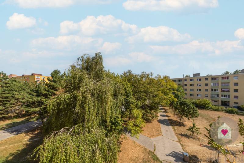 BA/PETRŽALKA-Renovated and furnished 3-room apartment with a balcony