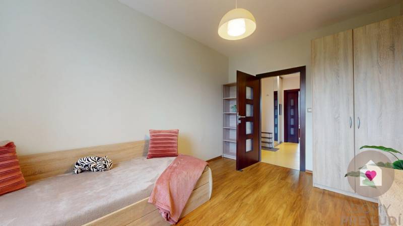 BA/PETRŽALKA-Renovated and furnished 3-room apartment with a balcony