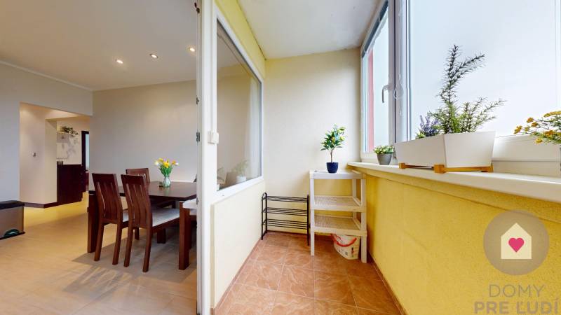 BA/PETRŽALKA-Renovated and furnished 3-room apartment with a balcony