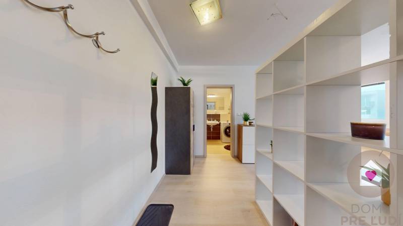 BA/IV-Rent of a furnished 2-room apartment with a balcony and parking 