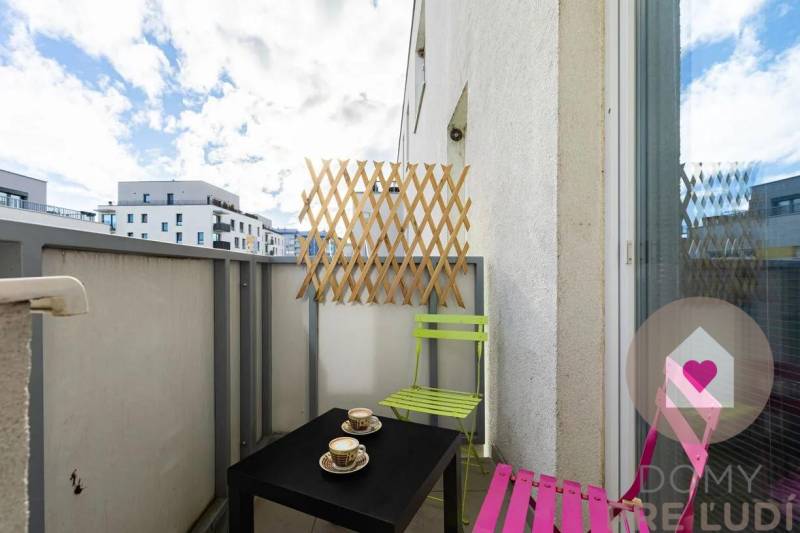 BA/IV-Rent of a furnished 2-room apartment with a balcony and parking 