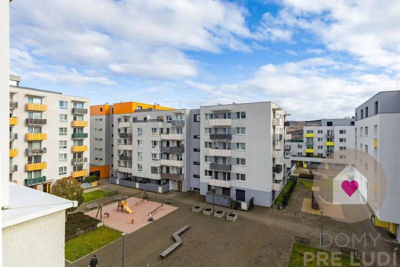 BA/IV-Rent of a furnished 2-room apartment with a balcony and parking 