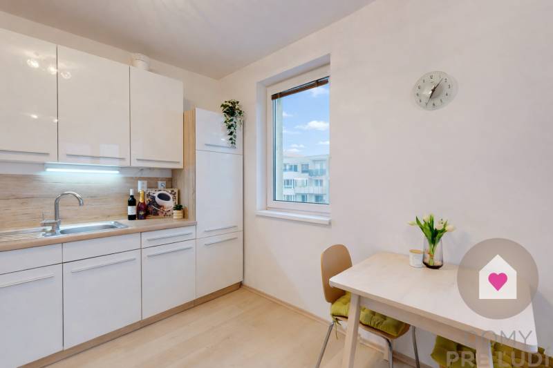 BA/IV-Rent of a furnished 2-room apartment with a balcony and parking 