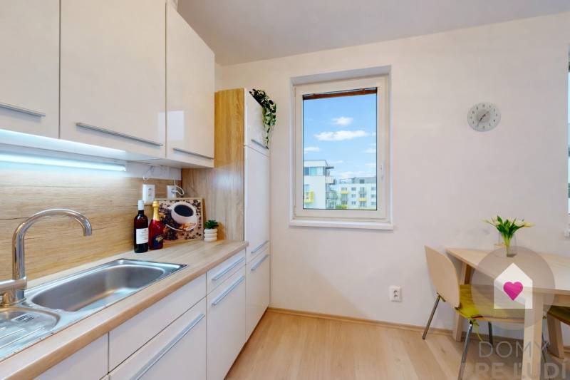 BA/IV-Rent of a furnished 2-room apartment with a balcony and parking 