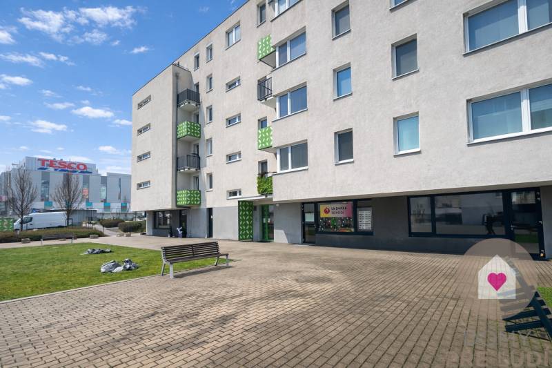 BA/IV-Rent of a furnished 2-room apartment with a balcony and parking 