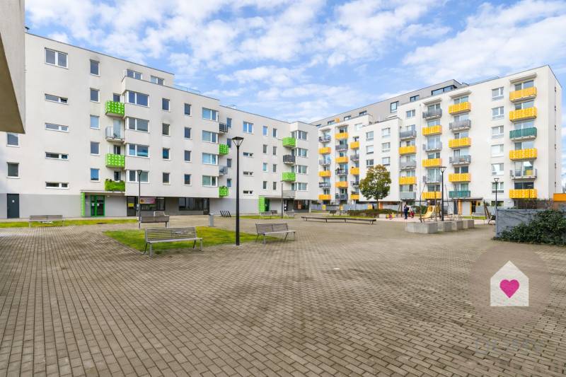 BA/IV-Rent of a furnished 2-room apartment with a balcony and parking 