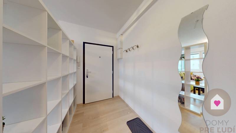 BA/IV-Rent of a furnished 2-room apartment with a balcony and parking 