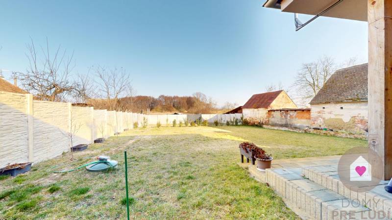 MALÉ LEVÁRE-Sale of 3 modern new-build family houses with heat pump 