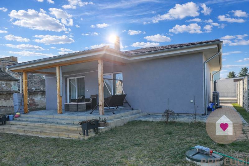 MALÉ LEVÁRE-Sale of 3 modern new-build family houses with heat pump 