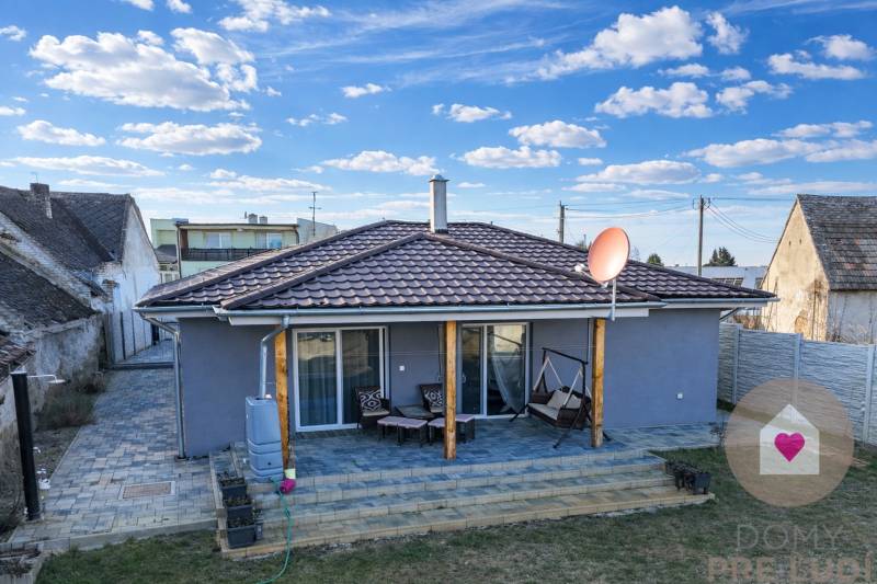 MALÉ LEVÁRE-Sale of 3 modern new-build family houses with heat pump 