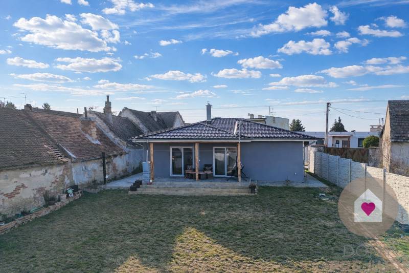 MALÉ LEVÁRE-Sale of 3 modern new-build family houses with heat pump 