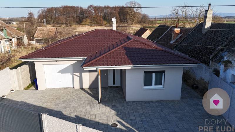 MALÉ LEVÁRE-Sale of 3 modern new-build family houses with heat pump 