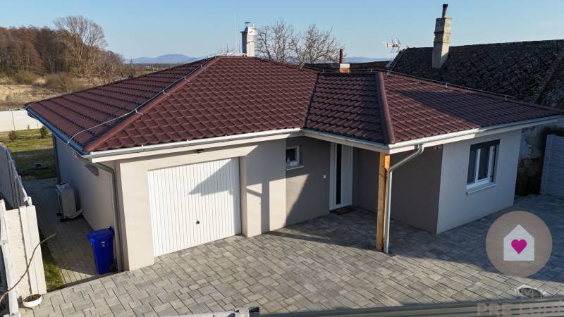 MALÉ LEVÁRE-Sale of 3 modern new-build family houses with heat pump 