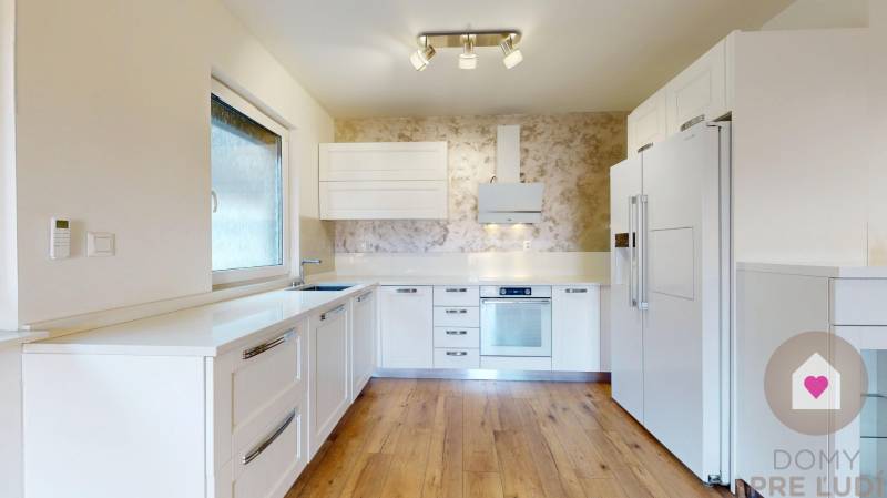 MALÉ LEVÁRE-Sale of 3 modern new-build family houses with heat pump 