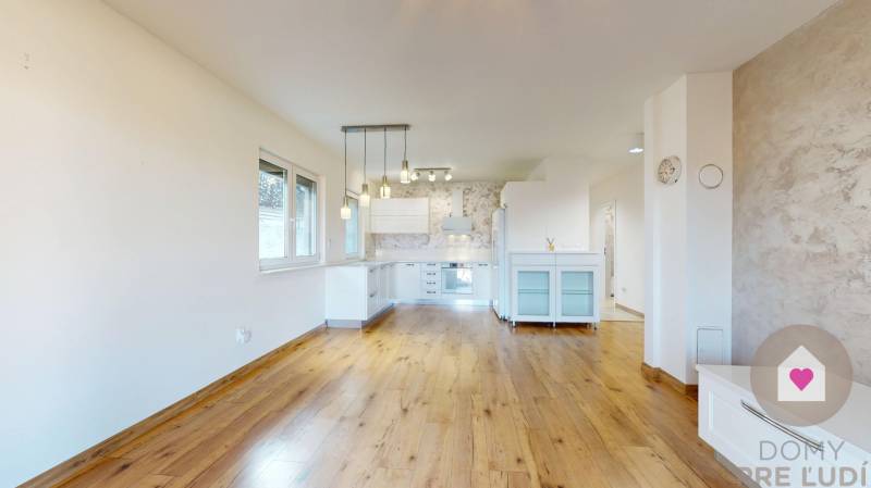 MALÉ LEVÁRE-Sale of 3 modern new-build family houses with heat pump 