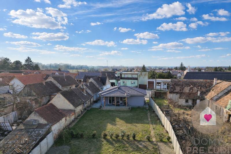 MALÉ LEVÁRE-Sale of 3 modern new-build family houses with heat pump 