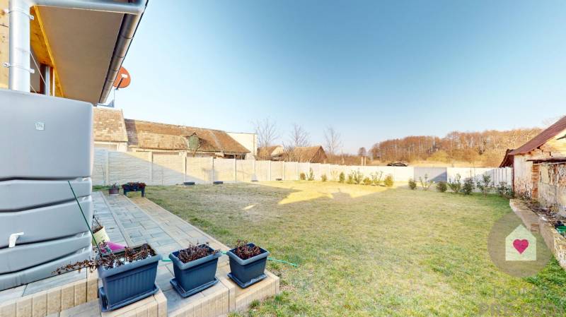 MALÉ LEVÁRE-Sale of 3 modern new-build family houses with heat pump 