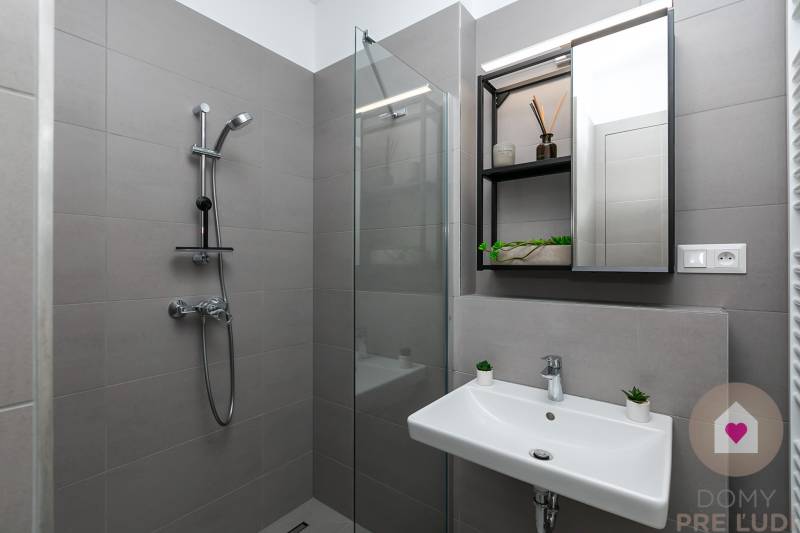 BA IV-Rent a modern furnished 1-room apartment in the new building 