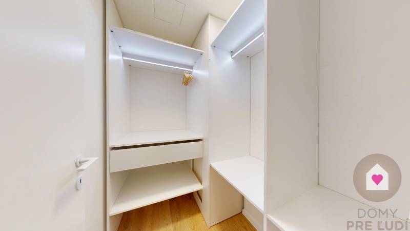 BA I/VYDRICA-Renting a large 1-room apartment with a spacious balcony