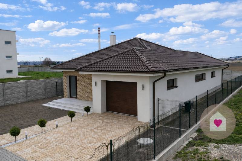 DUNAJSKÁ STREDA-Sale of 4 new family houses with a garage and a land