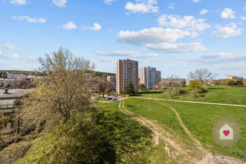 BA/DÚBRAVKA-Sale of 1.5 apartment with separate bedroom and kitchen