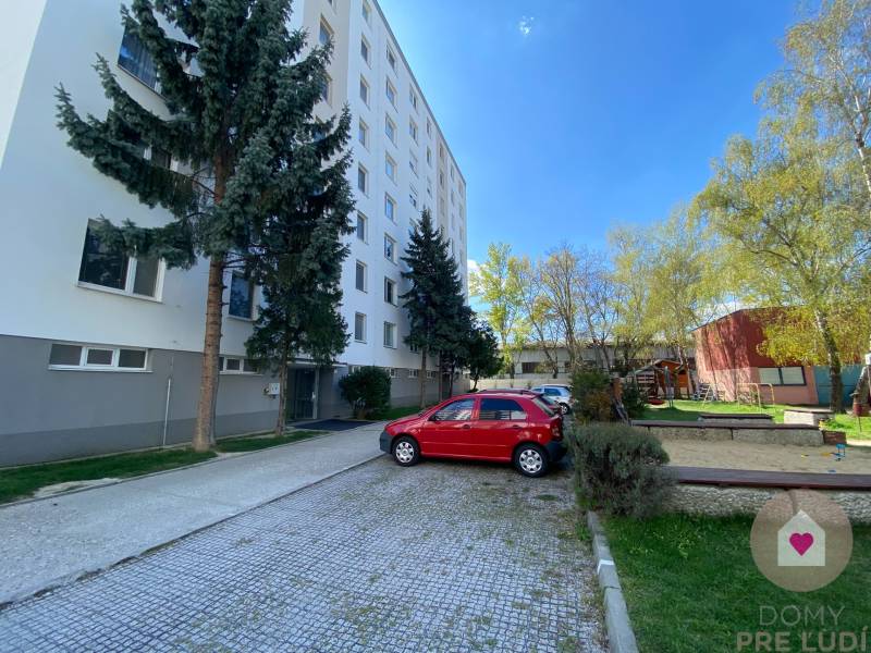 BA/TRNÁVKA-Renovated 3-room apartment for rent with balcony + parking