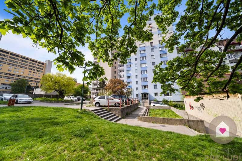 BA/DÚBRAVKA-Sale of a renovated 2-room apartment with a basement 