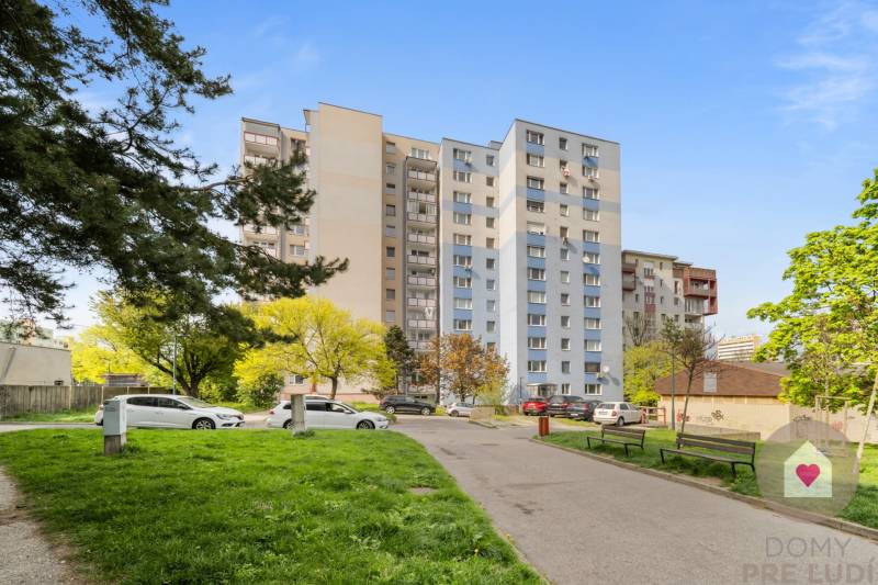 BA/DÚBRAVKA-Sale of a renovated 2-room apartment with a basement 