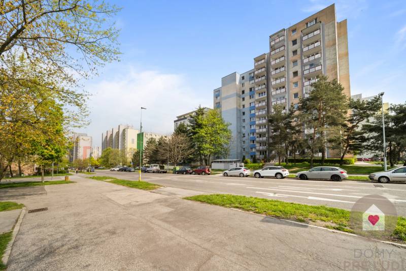 BA/DÚBRAVKA-Sale of a renovated 2-room apartment with a basement 