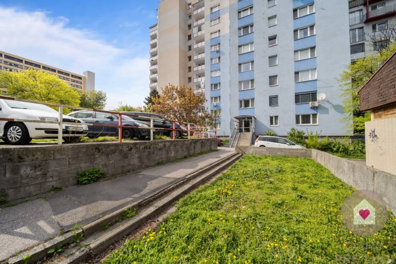 BA/DÚBRAVKA-Sale of a renovated 2-room apartment with a basement 