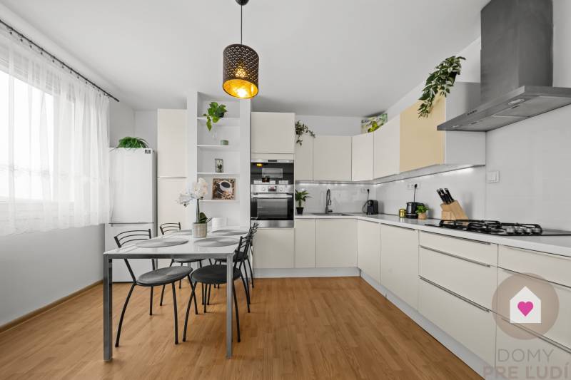 BA/DÚBRAVKA-Sale of a renovated 2-room apartment with a basement 