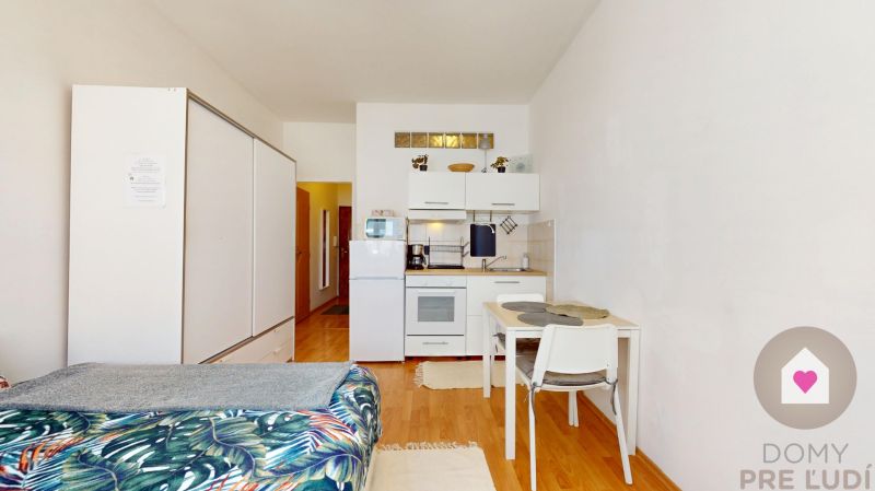 BA/Old Town-For rent furnished studio apartment on Grösslingova st.