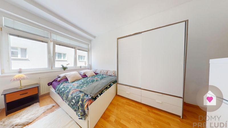 BA/Old Town-For rent furnished studio apartment on Grösslingova st.