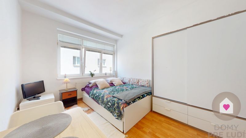 BA/Old Town-For rent furnished studio apartment on Grösslingova st.