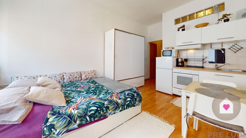 BA/Old Town-For rent furnished studio apartment on Grösslingova st.